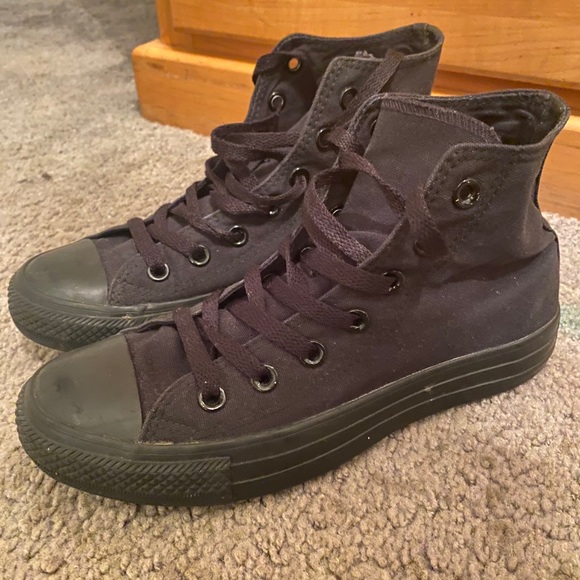 All black converse - Picture 4 of 4